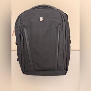 Victorinox Almont Professional Essentials Laptop Backpack     FREE SHIPPING